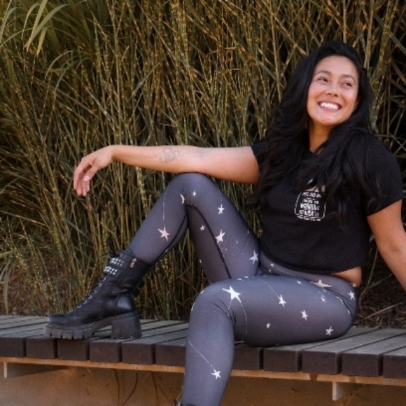 2-piece Teeki Top Pants set 🤩 worn twice. Darker Navy bottoms + Blue crop tank - Picture 6 of 16